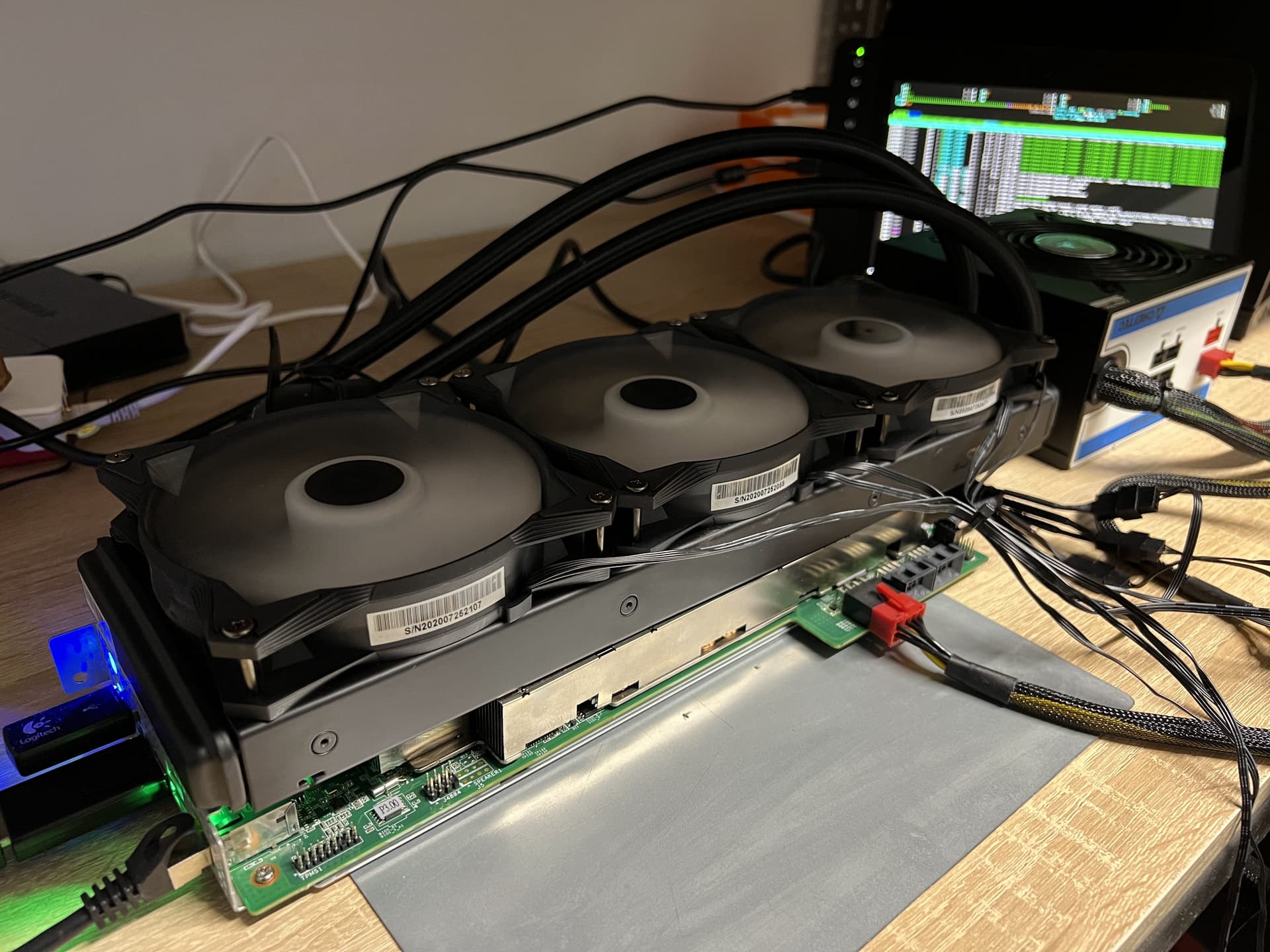 BC-250 硬件平台：ATX 电源供电，DIY AIO 散热器，运行 24/7